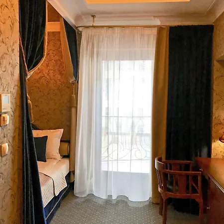 מלון דירות Sleepwalker Boutique 4*