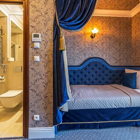 Aparthotel Sleepwalker Boutique 4*